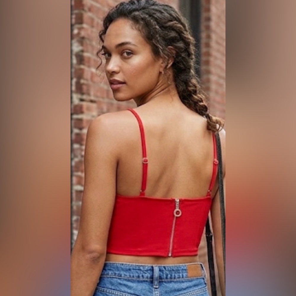 Jagger & Stone Red Zippered Crop Top With Adjustable Straps Size 6